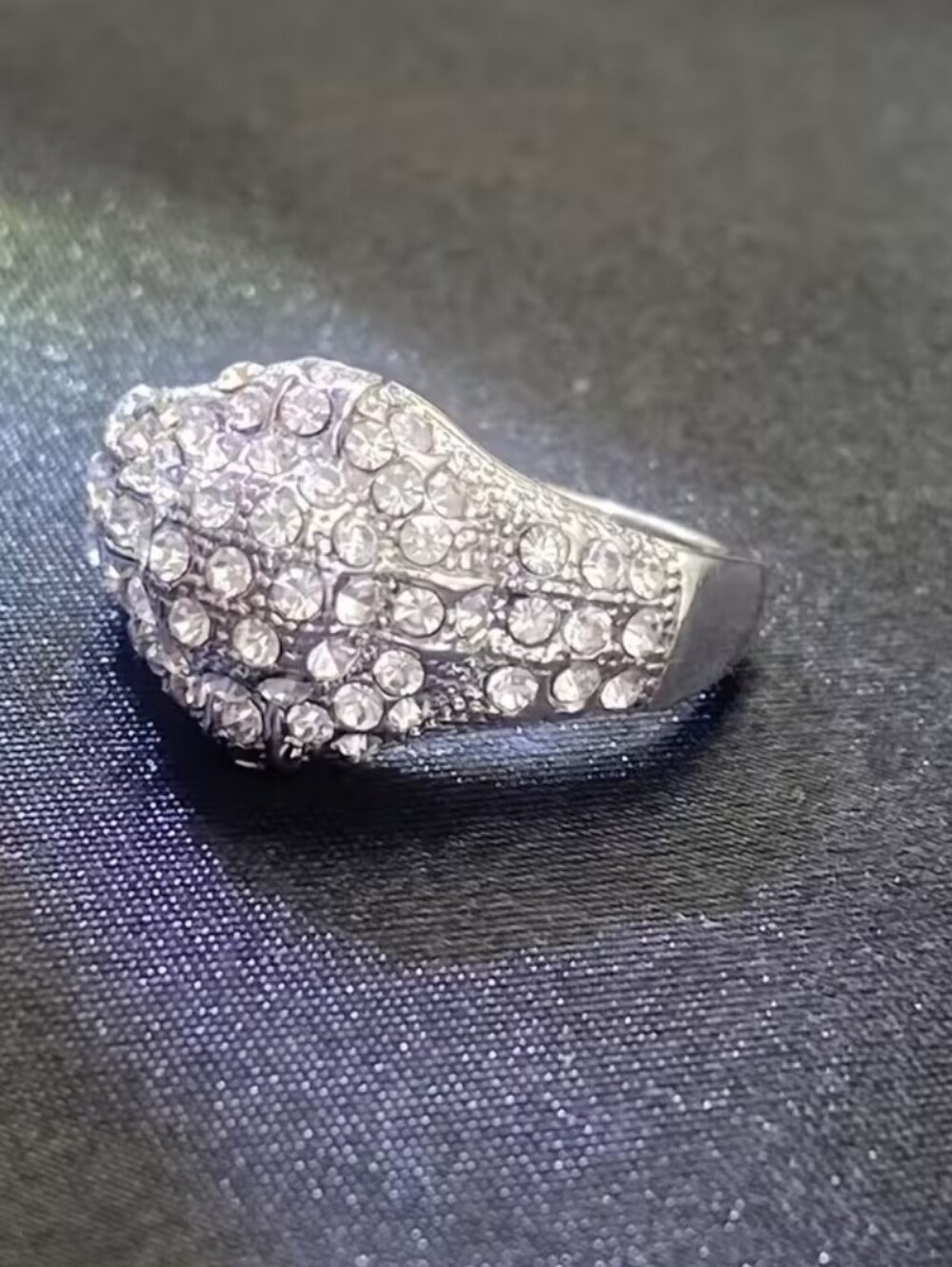 Lovely Vintage Style Sparkling Crystal Look Silver Tone Ring
